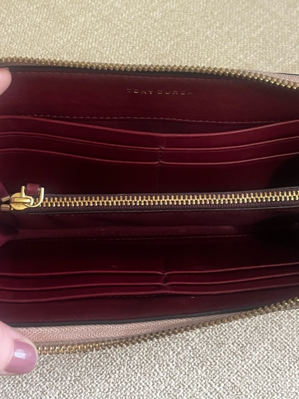 Tory Burch Robinson Zip Continental Wallet GUC - Picture 8 of 10